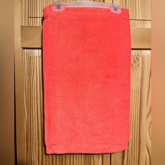 Coral pink towel - Picture 2 of 3